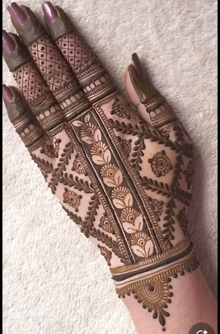 Geometric Moroccan Mehendi