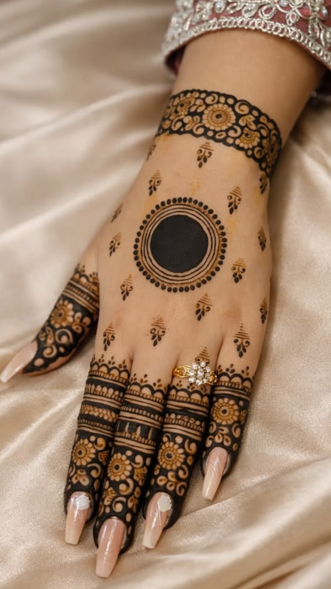 Premium Minimal Mehendi