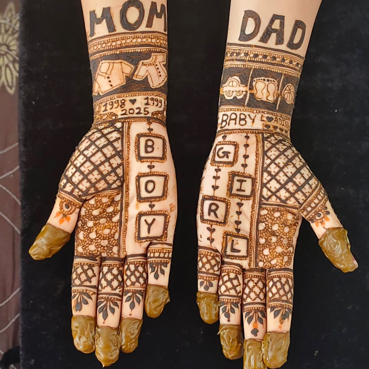 Premium Mom To Be Mehendi